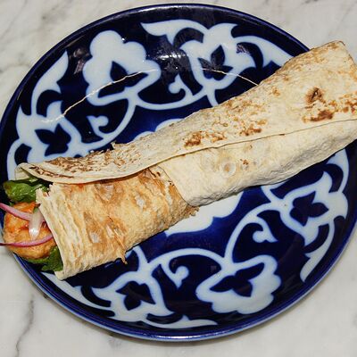 Ролл с люля-кебабом из курицы в Пловия по цене 250 ₽