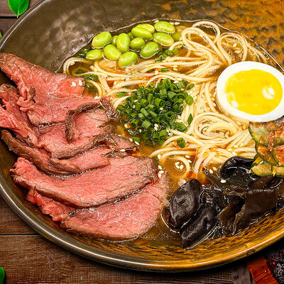 Рамен с говядиной (бульон на выбор) в Место Про Тесто по цене 575 ₽