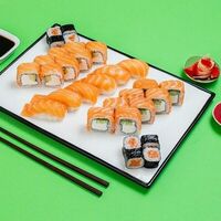 Сет лосось в ROLLS KING SUSHI KINGDOM