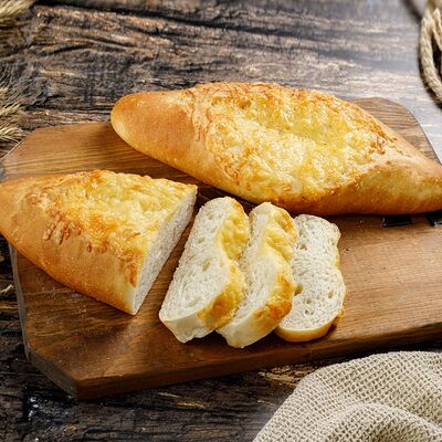 Багет сырный в Ватруш пекарня-кондитерская по цене 95 ₽