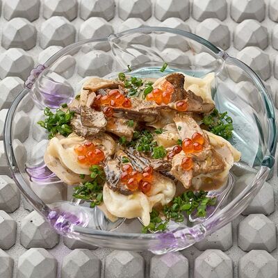 Пельмени с груздями, икрой форели и соусом из лесных грибов в KITCHEN по цене 660 ₽