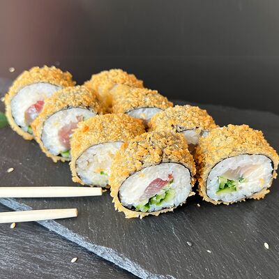 Ролл Жареный окунь в Суши и Роллы по цене 599 ₽