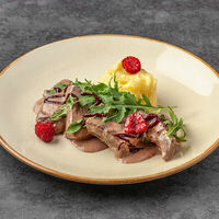 Телячья печень в малиновом соусе в Колхида Palace