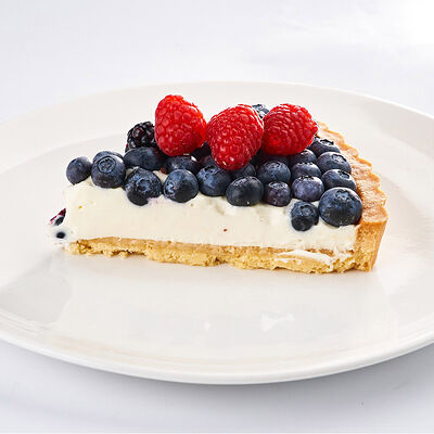 Ягодный тарт (порция) в Udcкафе Upside Down Cake по цене 640 ₽