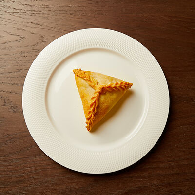 Треугольник с говядиной в Плюшка по цене 170 ₽