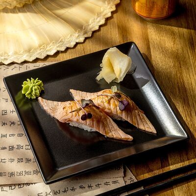 Суши с опаленным лососем в ВАЗИЮ по цене 799 ₽