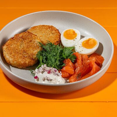 Хашбраун с форелью с\с и яйцом в Сорренто by Novikov по цене 720 ₽