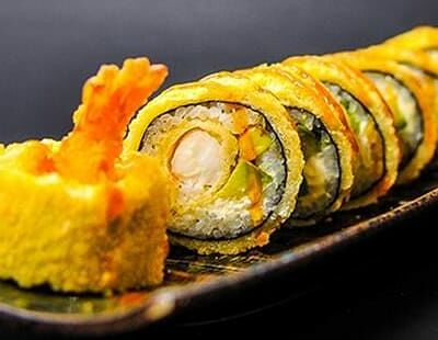 Теплый ролл с креветкой темпура в Papaya по цене 780 ₽