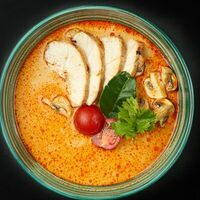 Том ям с курицей в Roll&Ramen