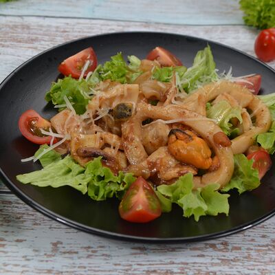 Салат с морепродуктами в Сударь по цене 720 ₽
