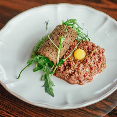 Тартар из говядины в НА ЛУНЕ по цене 890 ₽