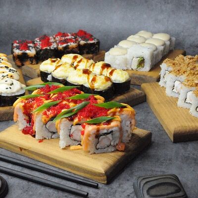 Сет к красному вину в 7Sushi по цене 2899 ₽