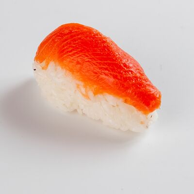 Суши с лососем в Underground Sushi City по цене 215 ₽