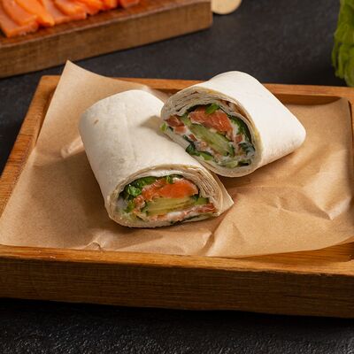 Ролл с форелью в Кофе Рам по цене 650 ₽