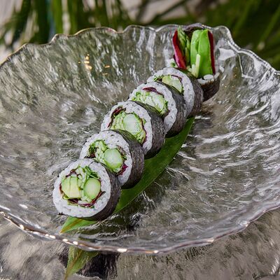 Ролл с миксом овощей в Море на Патриках по цене 450