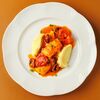 Кальмар с томатами, оливками и картофельным пюре в Jil по цене 800