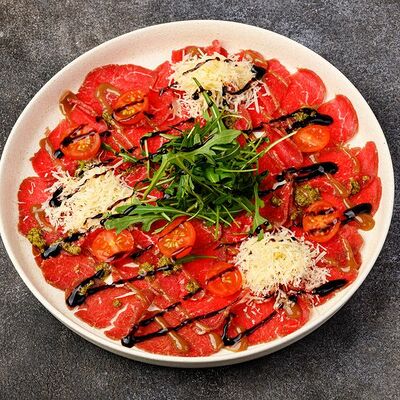 Карпаччо из говядины в Sushi & More по цене 570 ₽