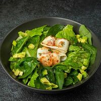 Теплый салат с морепродуктами в Fish Point