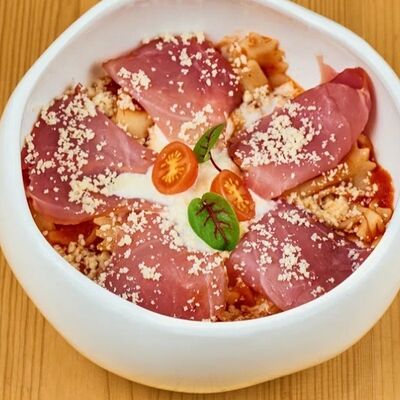 Паста с хамоном и страчателлой в 4 сыра по цене 620 ₽