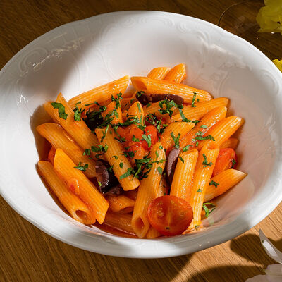 Пенне с томатами и оливками в Omela по цене 990 ₽