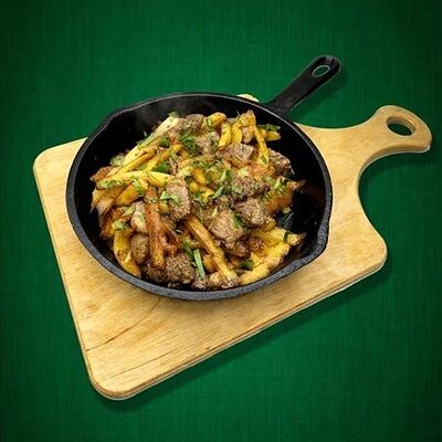 Сковородка с картофелем и мясом в Дача по цене 405 ₽