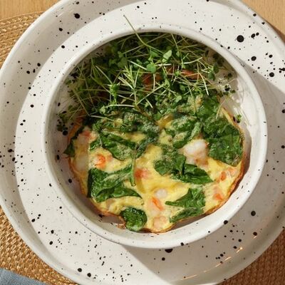 Омлет с креветками и шпинатом в En Ferio по цене 450 ₽