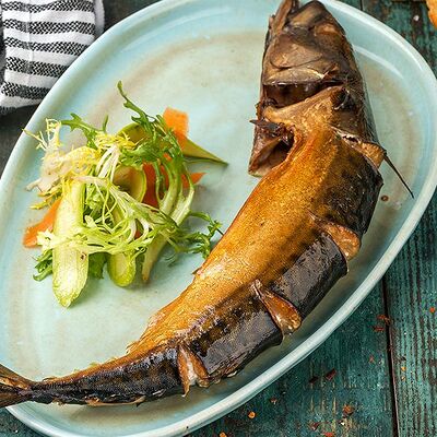 Скумбрия из коптильни со свежими овощами в ЛарисуВаннуХочу по цене 690