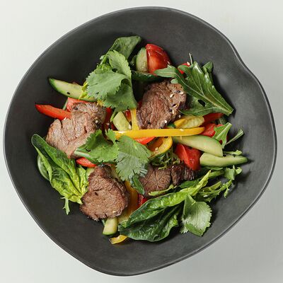 Салат с ростбифом в Coffee Boom по цене 1050 ₽