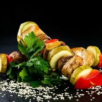 Шашлык куриный с овощами в На углях