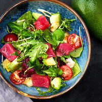 Салат с тунцом и рукколой в Mojo