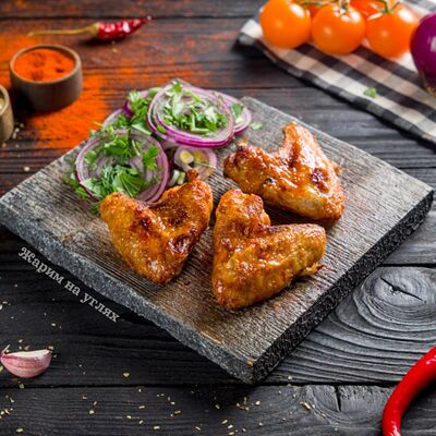 Куриные крылья на углях в Жарим на углях по цене 980 ₽