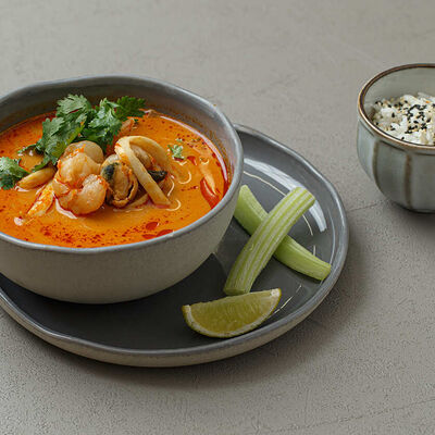 Том Ям с морепродуктами в Диккенс по цене 790 ₽