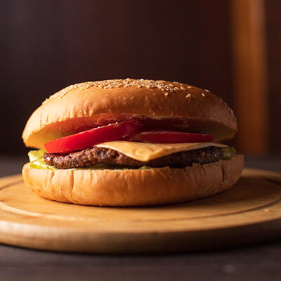 Чизбургер маленький в Hot Chicken по цене 23000 ₽