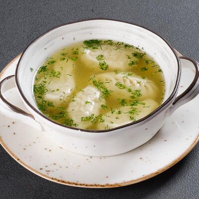 Бульон с пельменями из осетрины по-домашнемув Акватория по цене 790 ₽