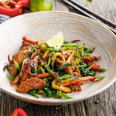 Теплый азиатский салат в Пряности & Радости на Васильевском по цене 390