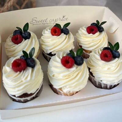 Капкейки Ассорти в подарок в Sweet Caprice по цене 2249 ₽