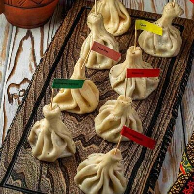 Ассорти хинкали Вареные в Тут харчо по цене 1380 ₽