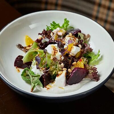 С-т со свеклой и филе апельсина в Chester по цене 506 ₽