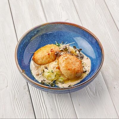 Котлеты из судака с грибным соусом в Пармезан по цене 755 ₽