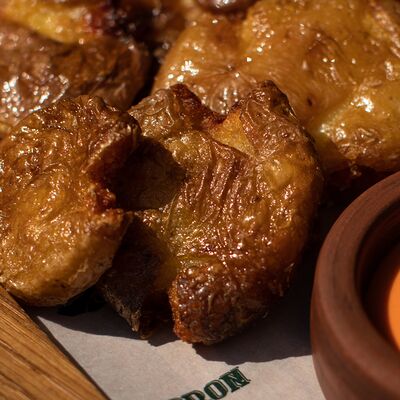 Жареный молодой картофель и соус бравас в Padron по цене 750 ₽