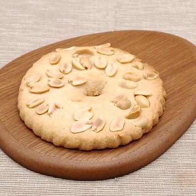 Кольцо песочное с арахисом в Кафе-пекарня Susser по цене 155 ₽