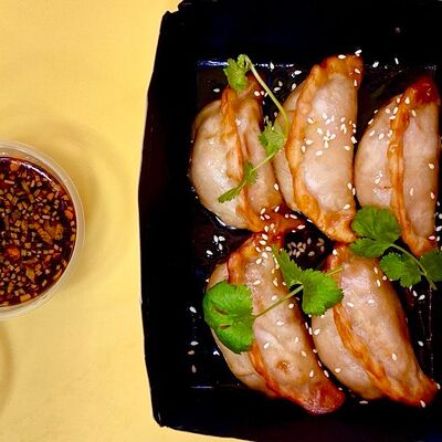 Гёдза с индейкой с соусом тирей в Умами по цене 420 ₽