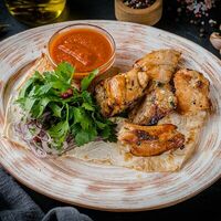 Шашлык из курицы в Nella Foresta