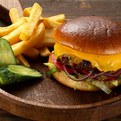 Чизбургер с фри в Колбасофф по цене 690