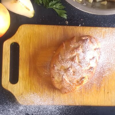 Пирожок печеный с яблочной начинкой в Vip-Pechka по цене 90 ₽