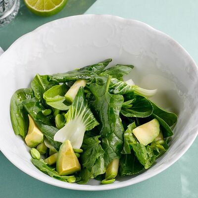 Зеленый салат со шпинатом, пак-чой и бобами эдамаме ланч в Кукумбер по цене 495