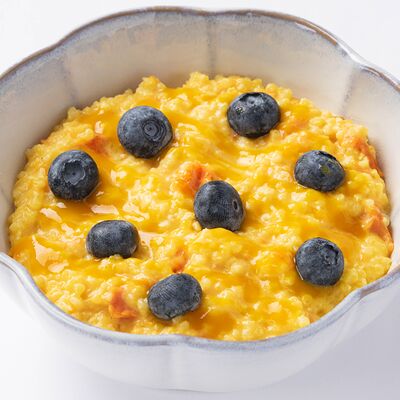 Пшенная каша на кокосовом молоке с тыквой, голубикой и манговым соусом в Miss you по цене 950 ₽