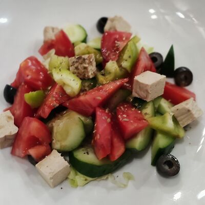 Греческий с сыром тофу в Сосновый Дворик по цене 380 ₽