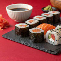 Логотип Sushi Family