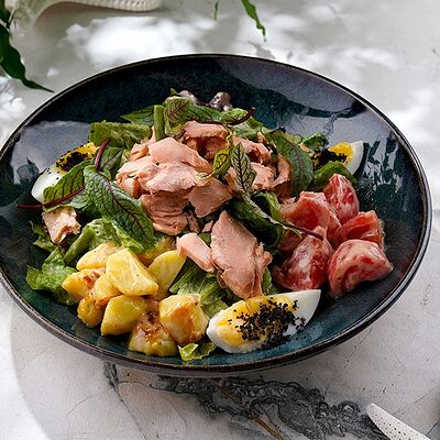 Нисуаз с копченым лососемв Мясо & Рыба по цене 890 ₽